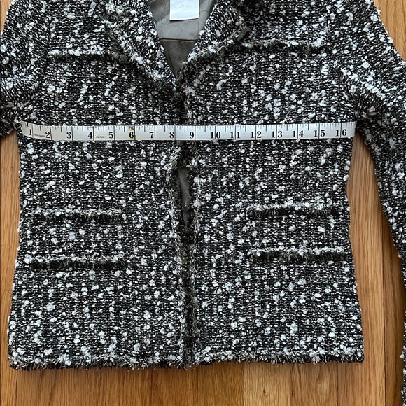 Chanel Black and White Tweed Blazer Size 36 - Picture 10 of 15